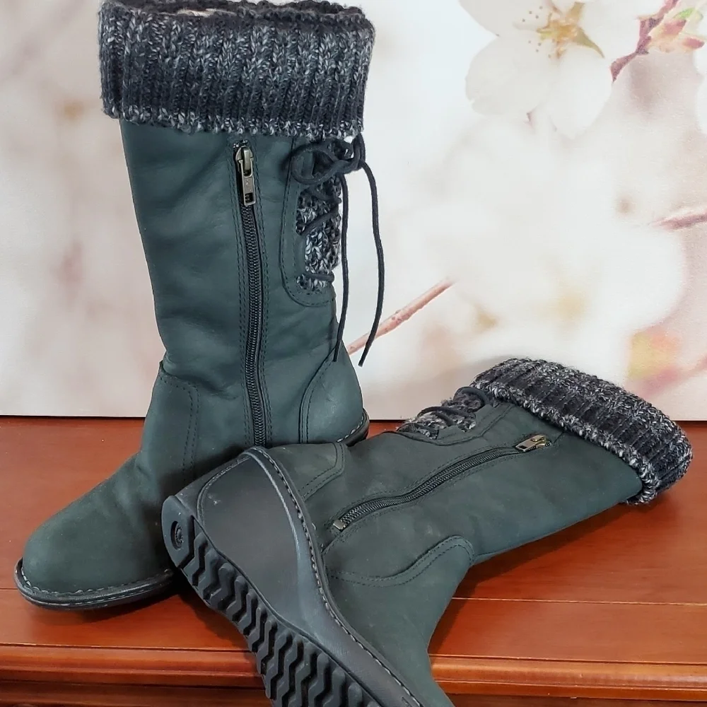UGG Gray Boots with Knit Cuff - 6